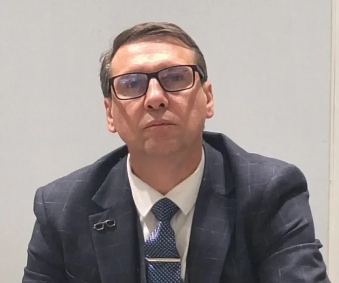 Меня зовут Олег. 
Кандидат юридических наук 